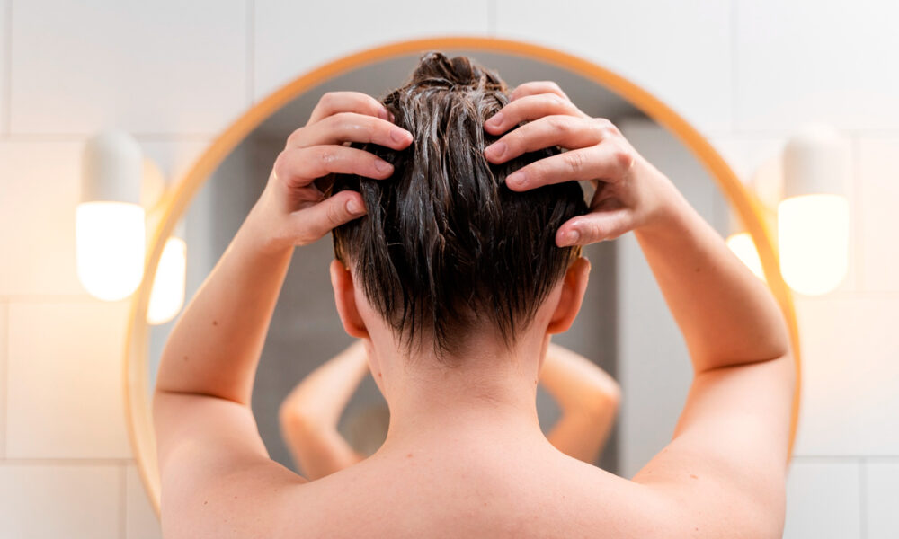 Massagem capilar: conheça os benefícios para cabelos saudáveis