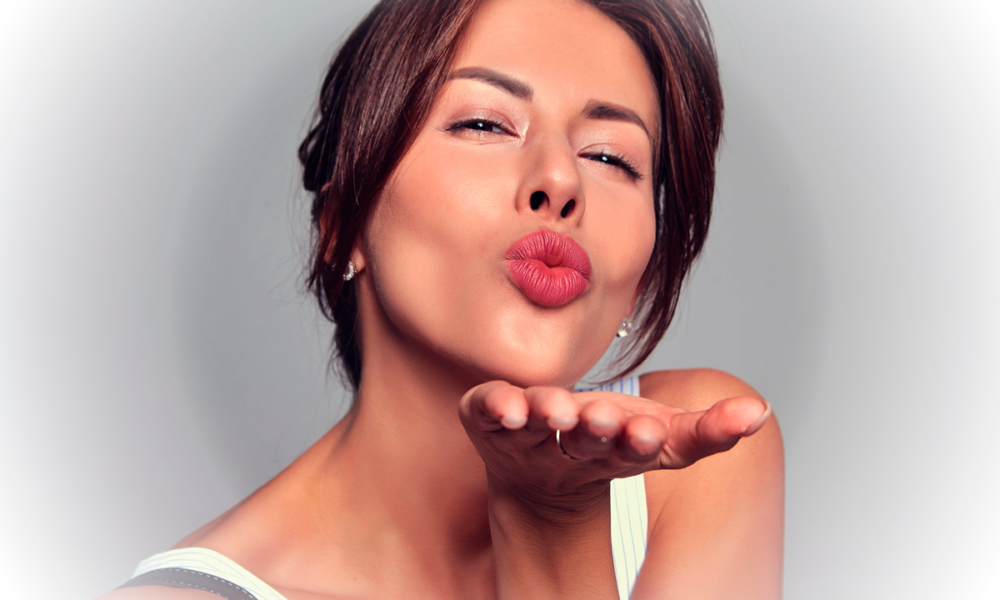 Efeito bocão perfeito: veja como imitar um preenchimento labial com maquiagem