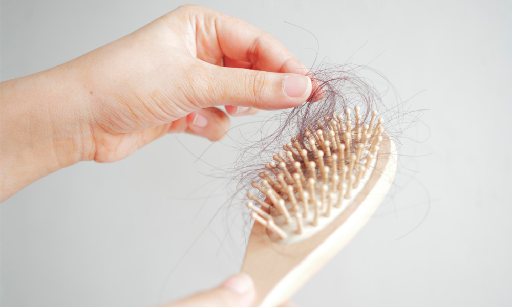 como limpar escova de cabelo