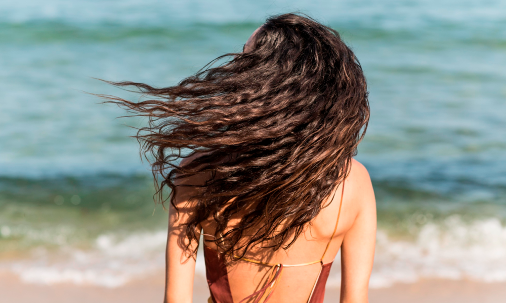Como cuidar do cabelo na praia