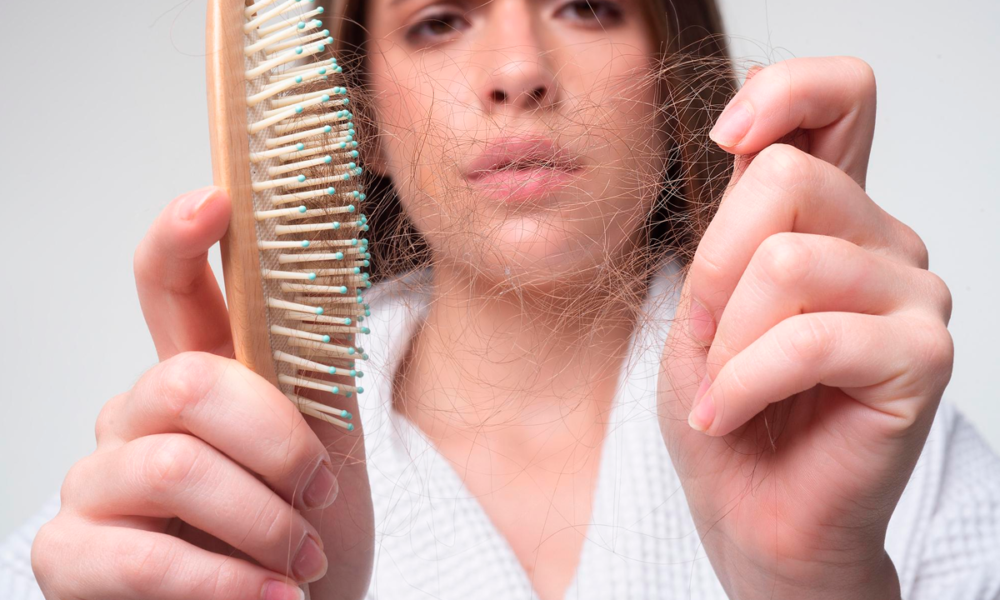 Queda e quebra de cabelo: desvendando as diferenças