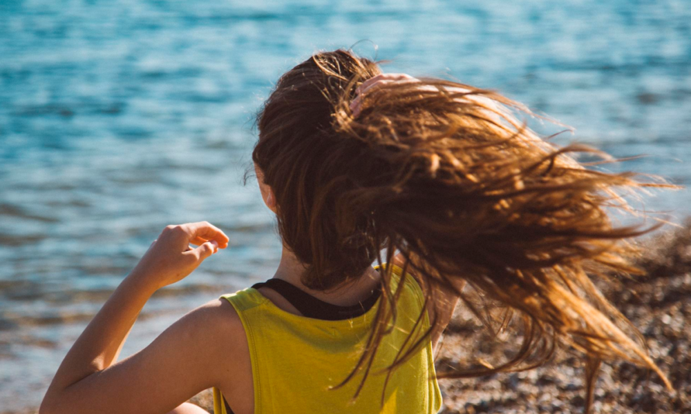 Cabelo ressecado no verão: veja como mantenha seus fios saudáveis