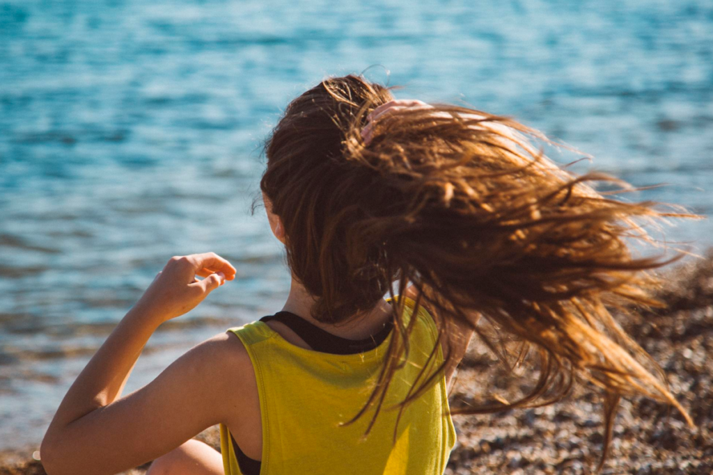 Cabelo ressecado no verão: veja como mantenha seus fios saudáveis