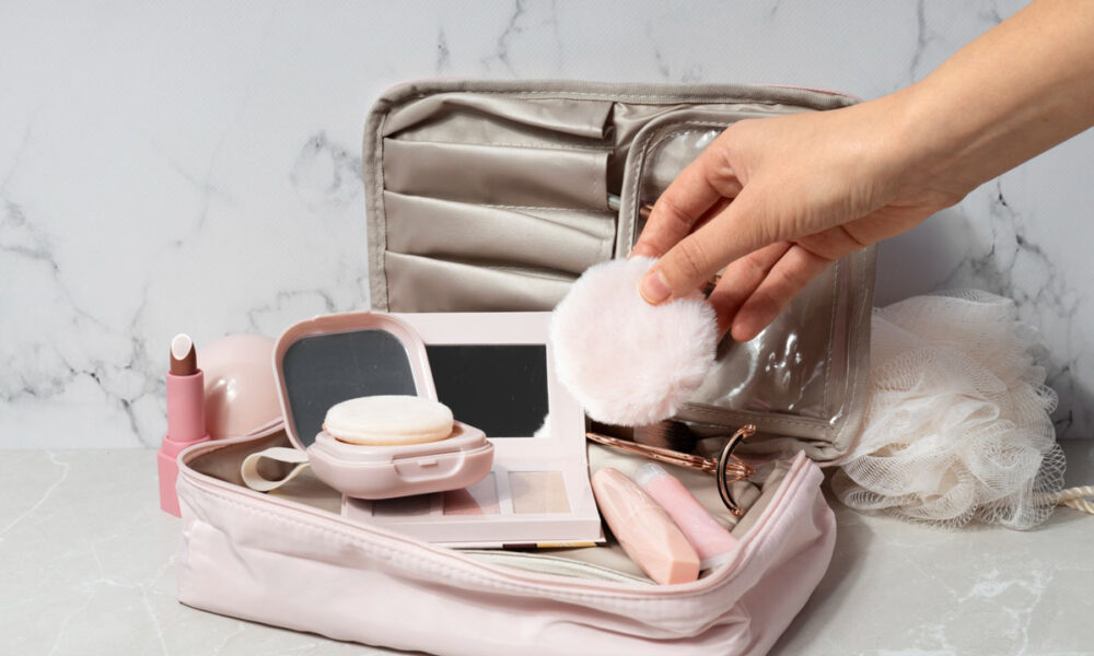 como montar um Kit de skincare e maquiagem de viagem