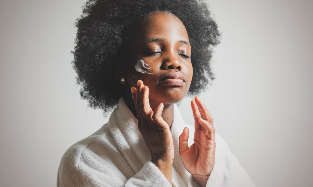 Skincare noturno: confira o passo a passo para uma pele radiante