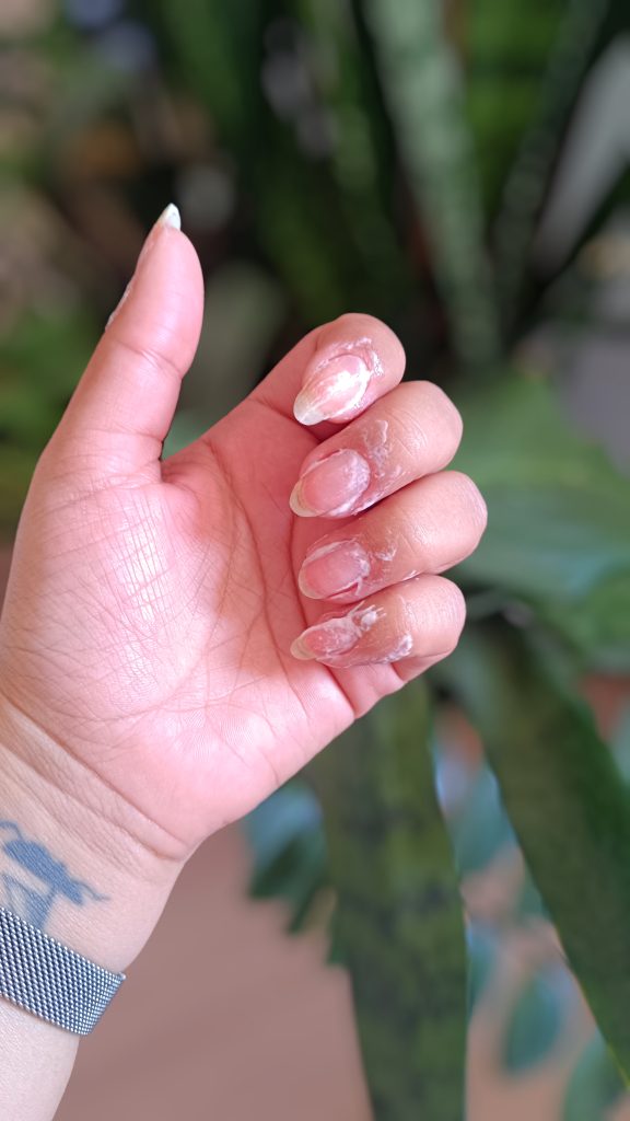 A textura do Creme Hidratante para Cutículas Granado Pink
